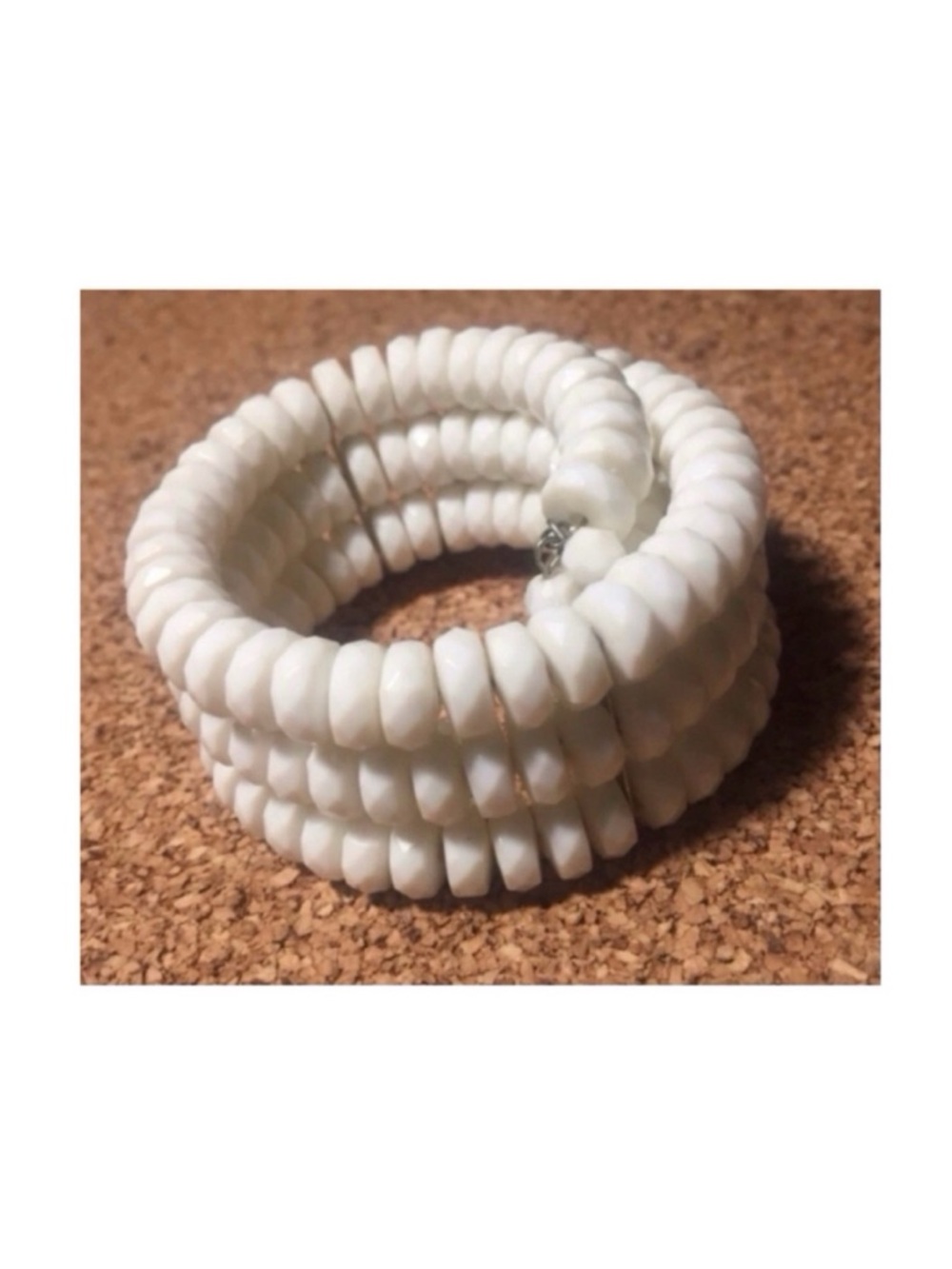Vintage Memory Coil White Bead Bracelet - Picture 7 of 7